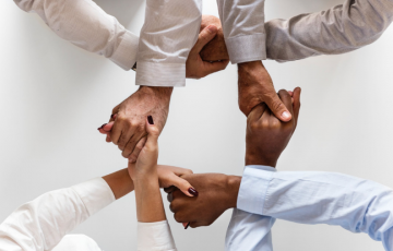 Sipòte SAK ekonomikman li ap pèmèt noou genyen nan fon nou pou nenpòt aktivite kote ke kominite a ka benefisye.